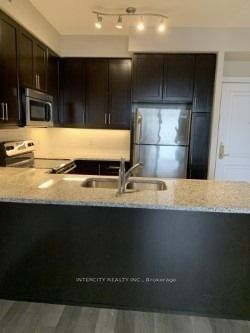 9255 Jane St, unit 1008 for rent