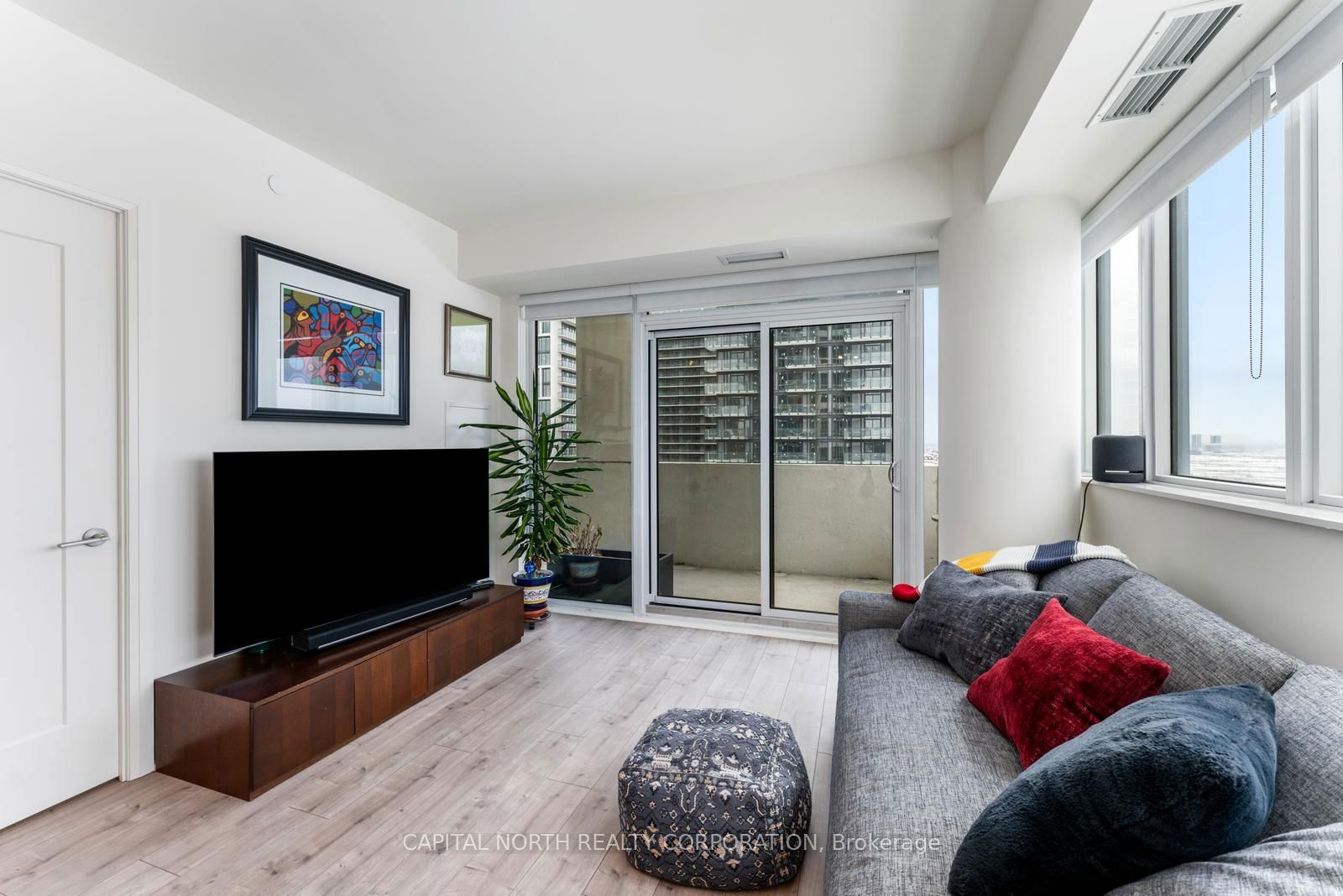 9000 JANE St, unit 1718 for sale