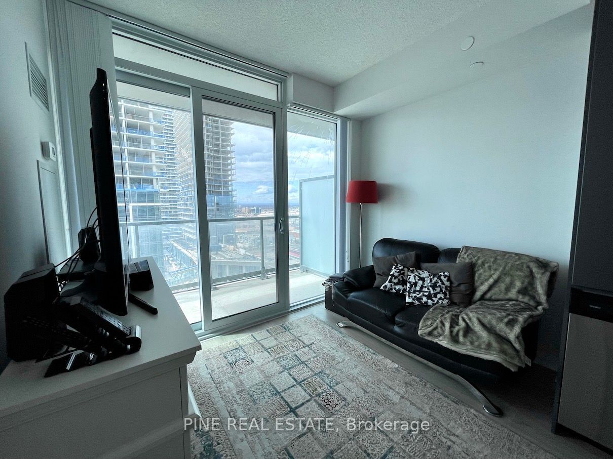 7895 Jane St, unit 1708 for rent