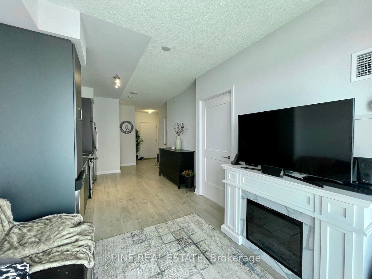 7895 Jane St, unit 1708 for rent