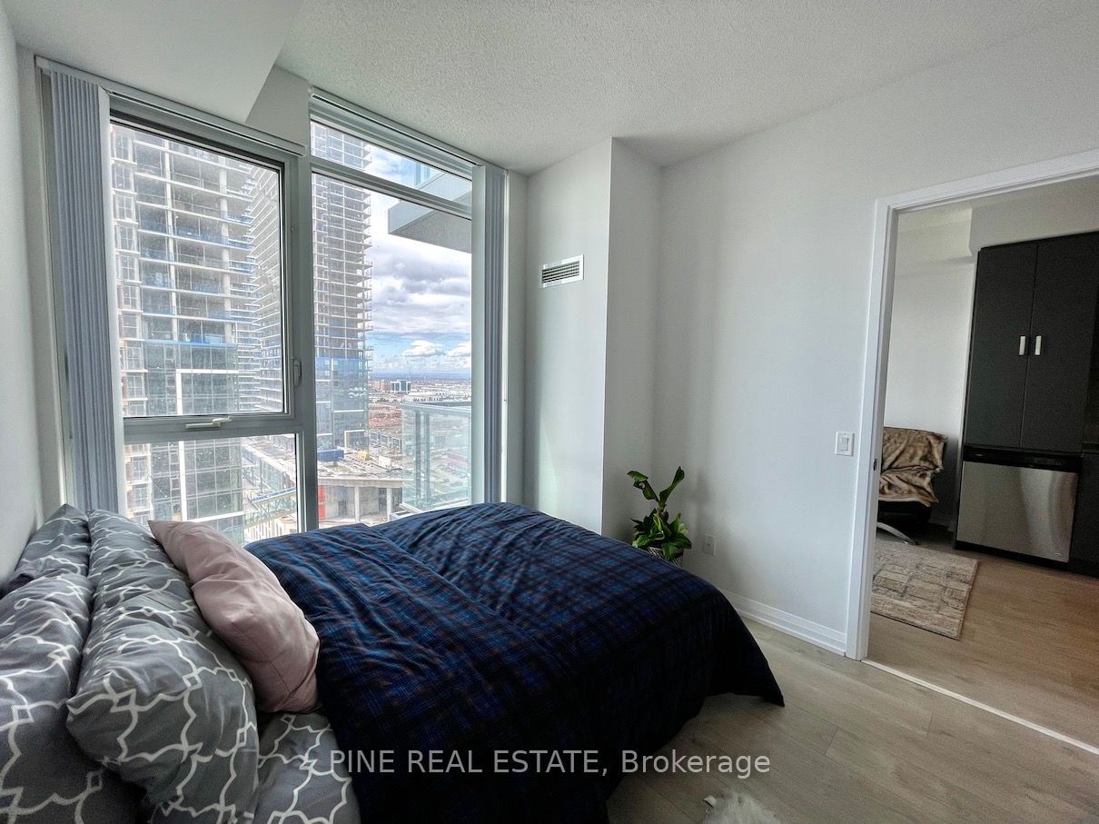 7895 Jane St, unit 1708 for rent