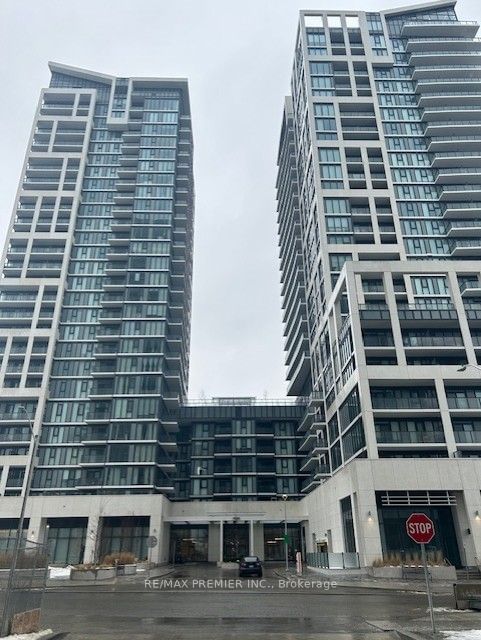 9000 Jane St, unit 812 for rent