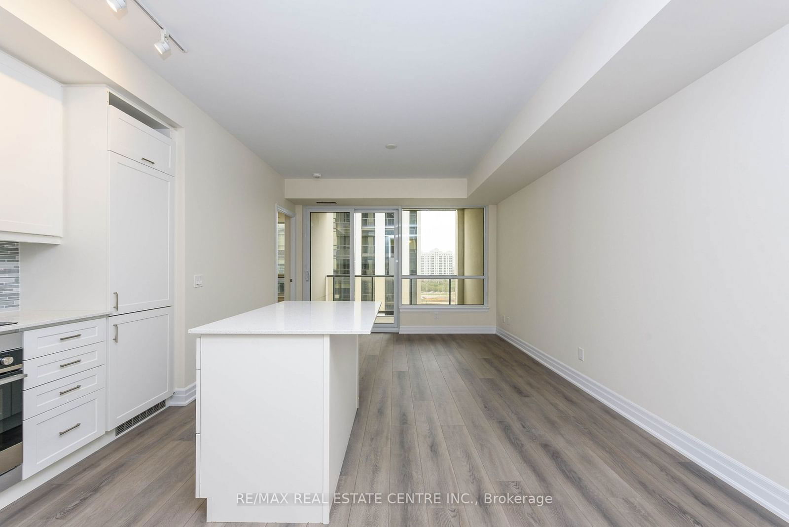 9075 Jane St, unit 910 for rent