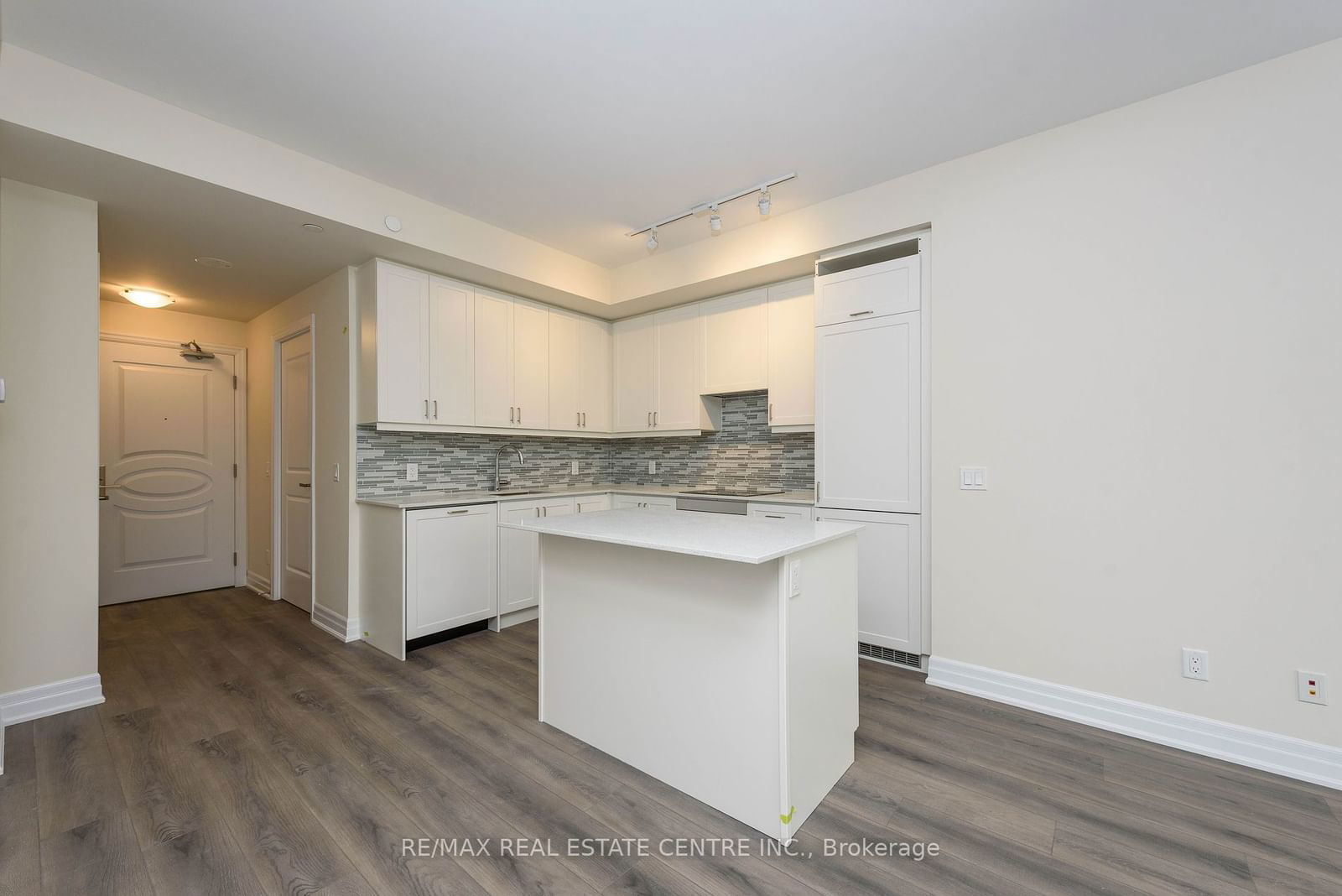 9075 Jane St, unit 910 for rent