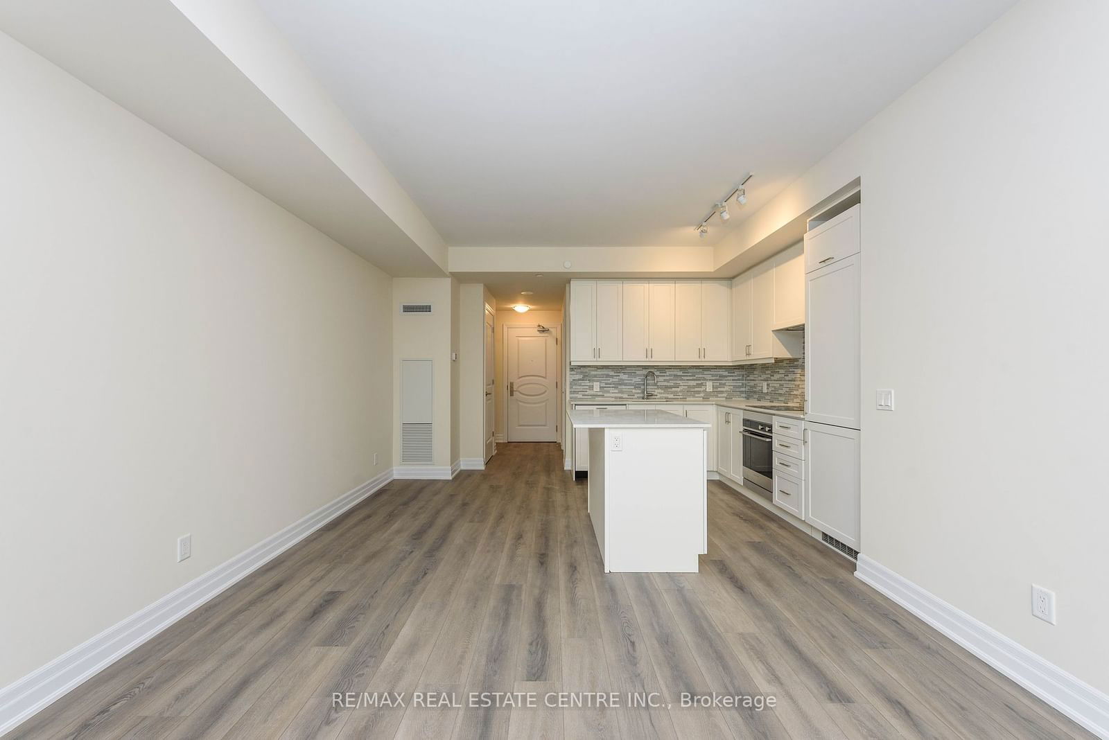 9075 Jane St, unit 910 for rent