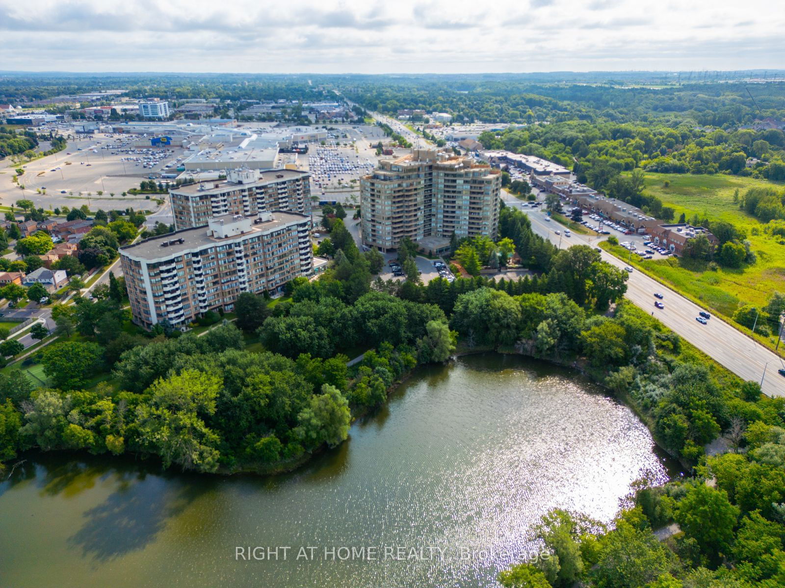 Waldon Pond Condos, Markham, Toronto