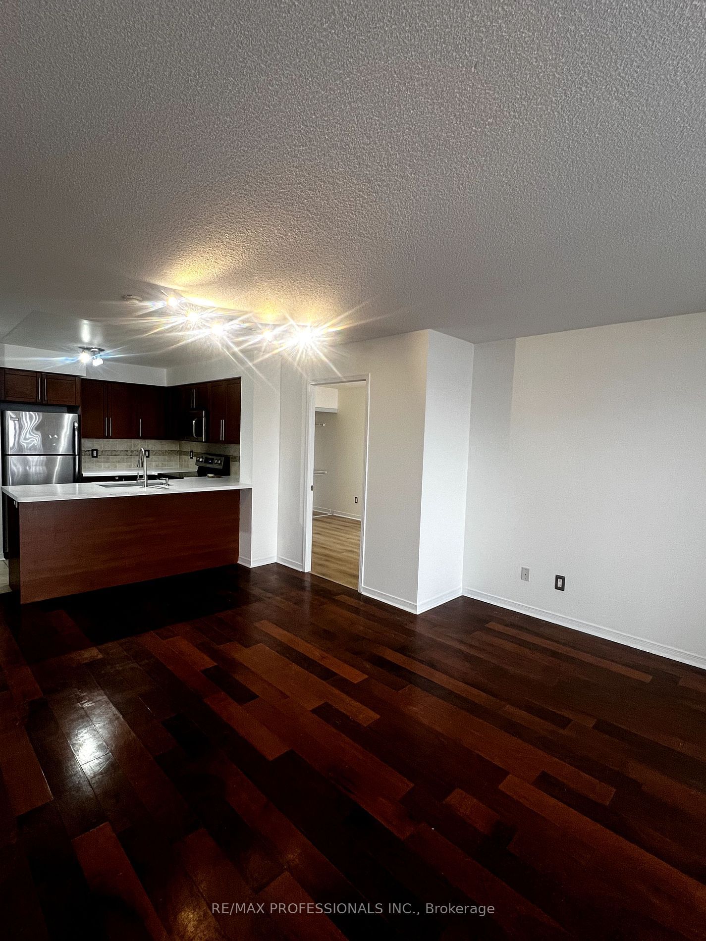 75 King William Cres, unit 711 for rent