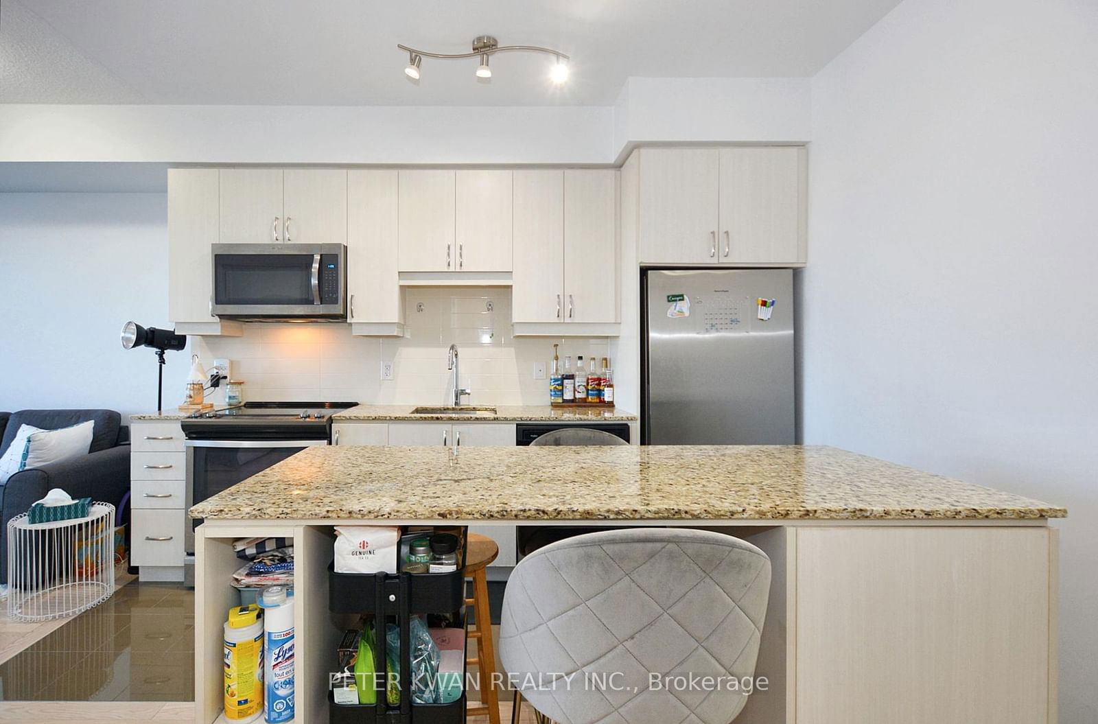 9205 Yonge St, unit 618NE for sale