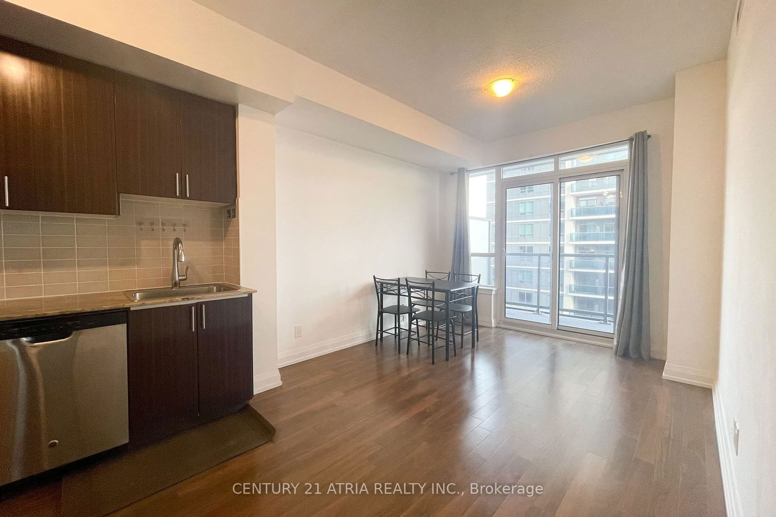 7161 Yonge St, unit 735 for rent