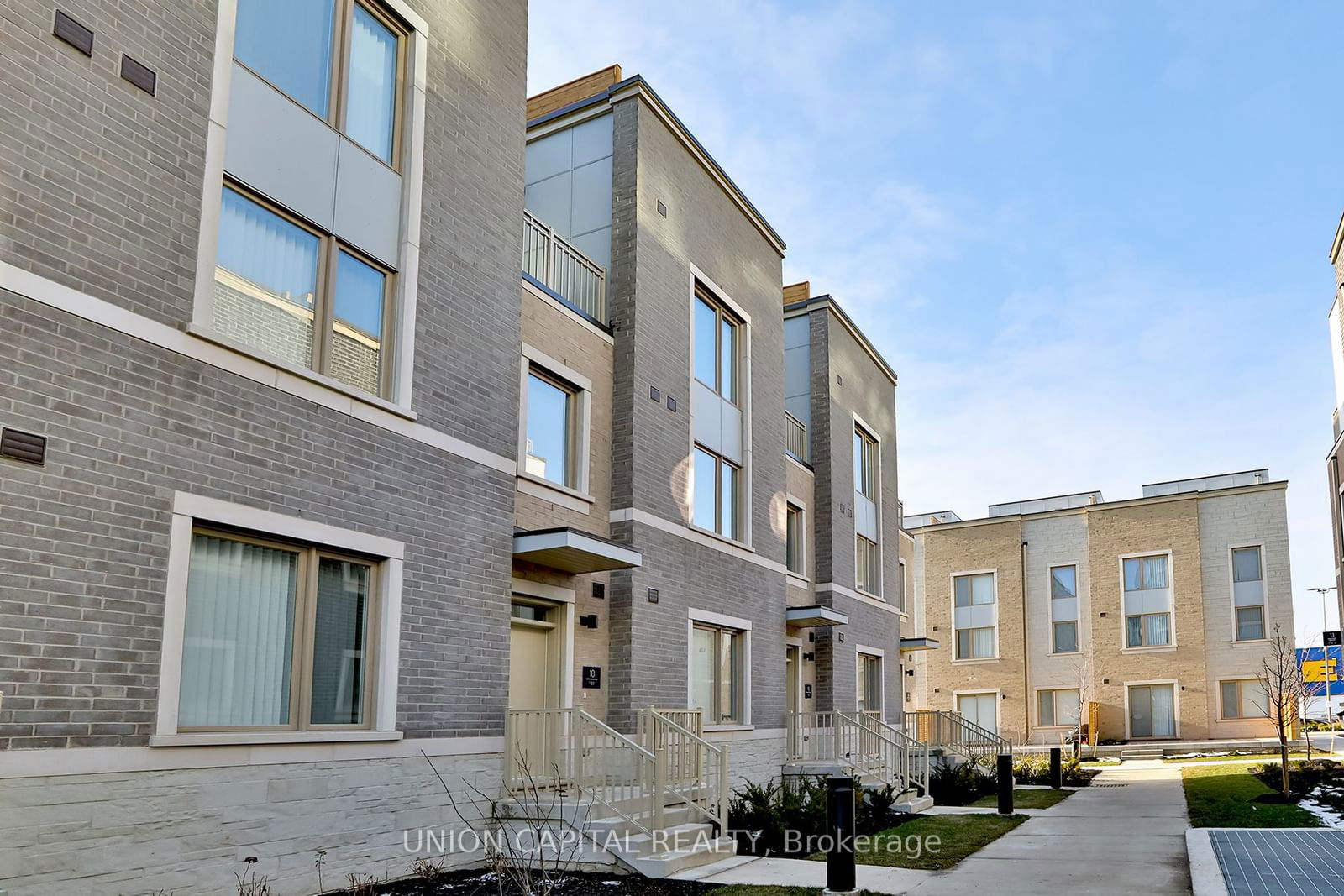 10 Almond Blossom Mews W, unit 102 for sale