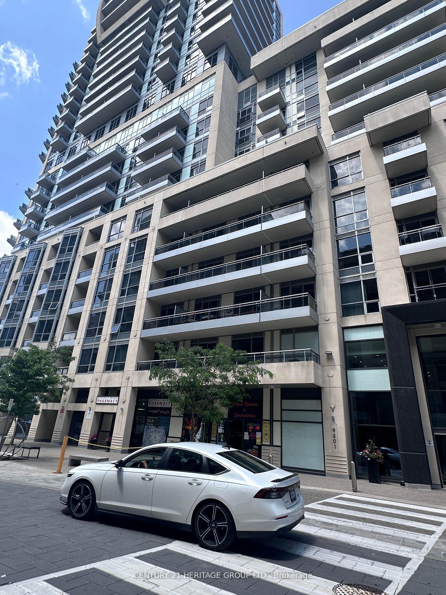 9201 Yonge St, unit 617 for sale