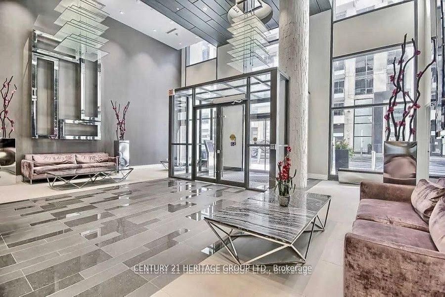 9201 Yonge St, unit 617 for sale