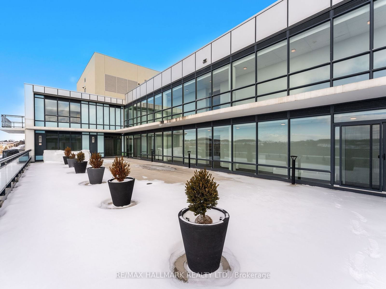 11611 Yonge St, unit 607 for sale