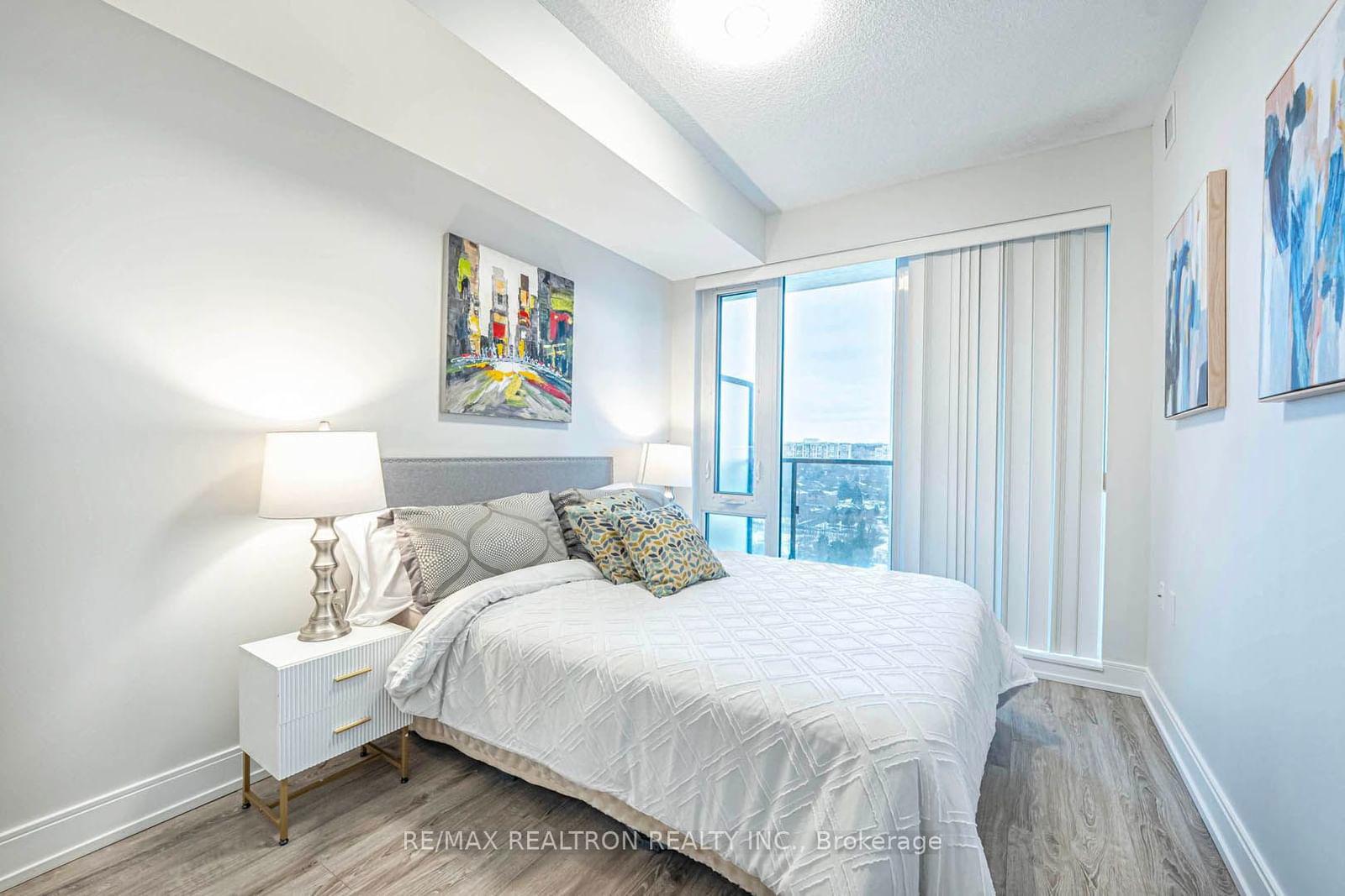 9600 Yonge St, unit 1109 for sale