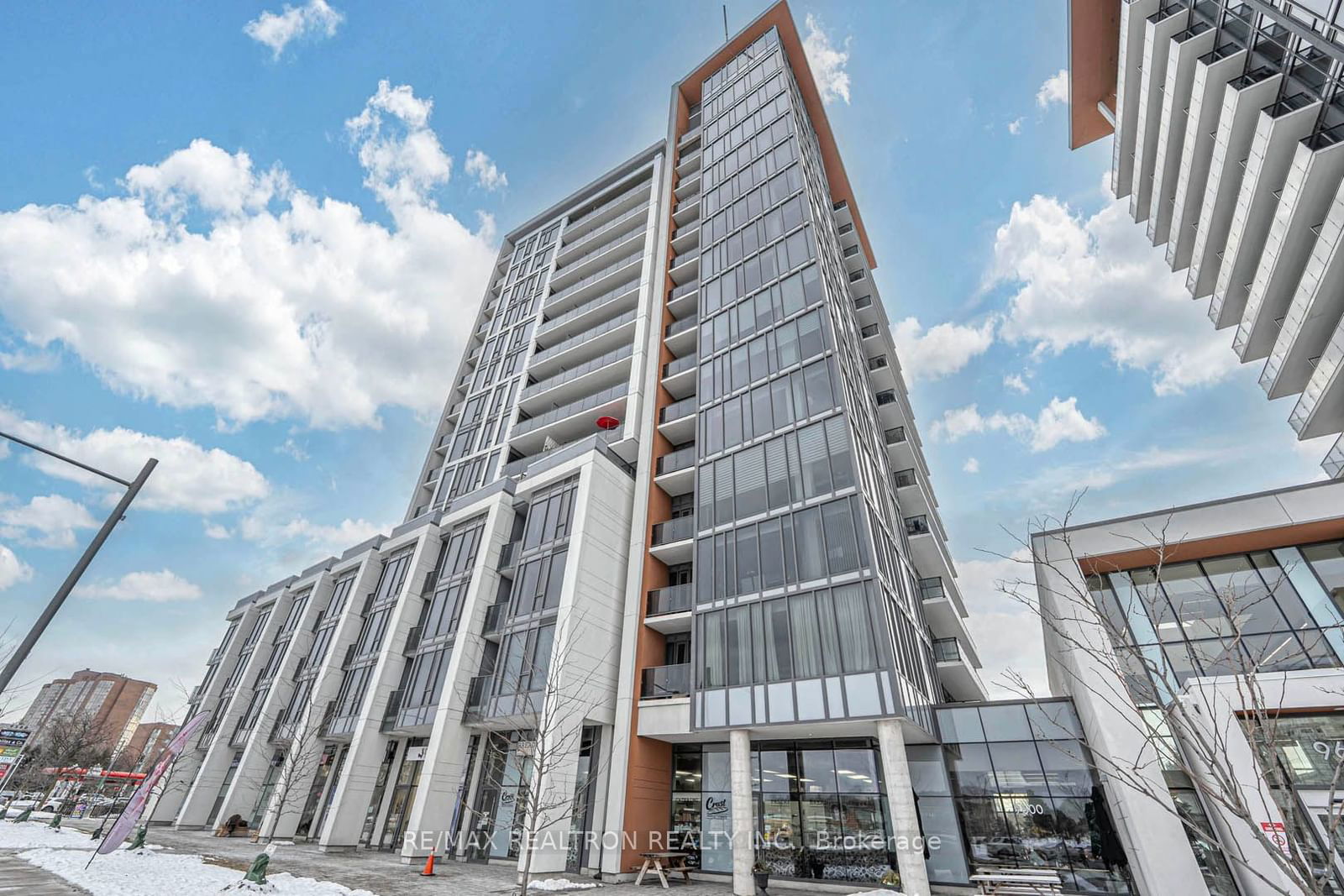 9600 Yonge St, unit 1109 for sale