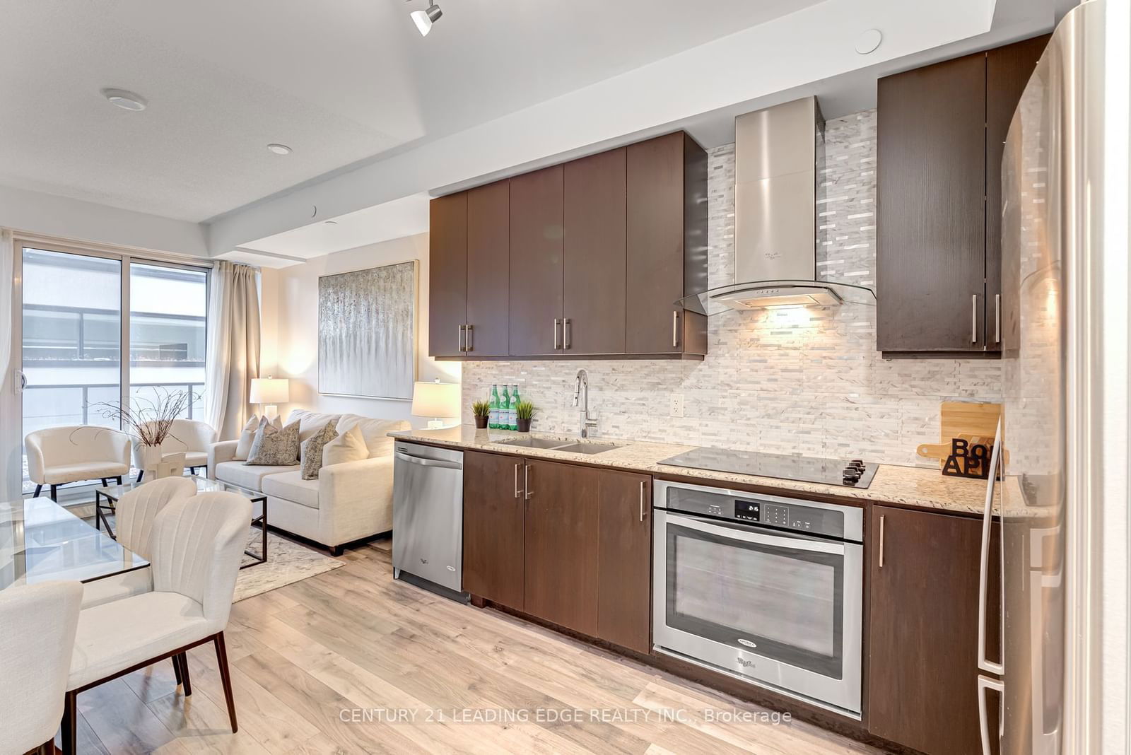 9608 Yonge St, unit 203 for sale