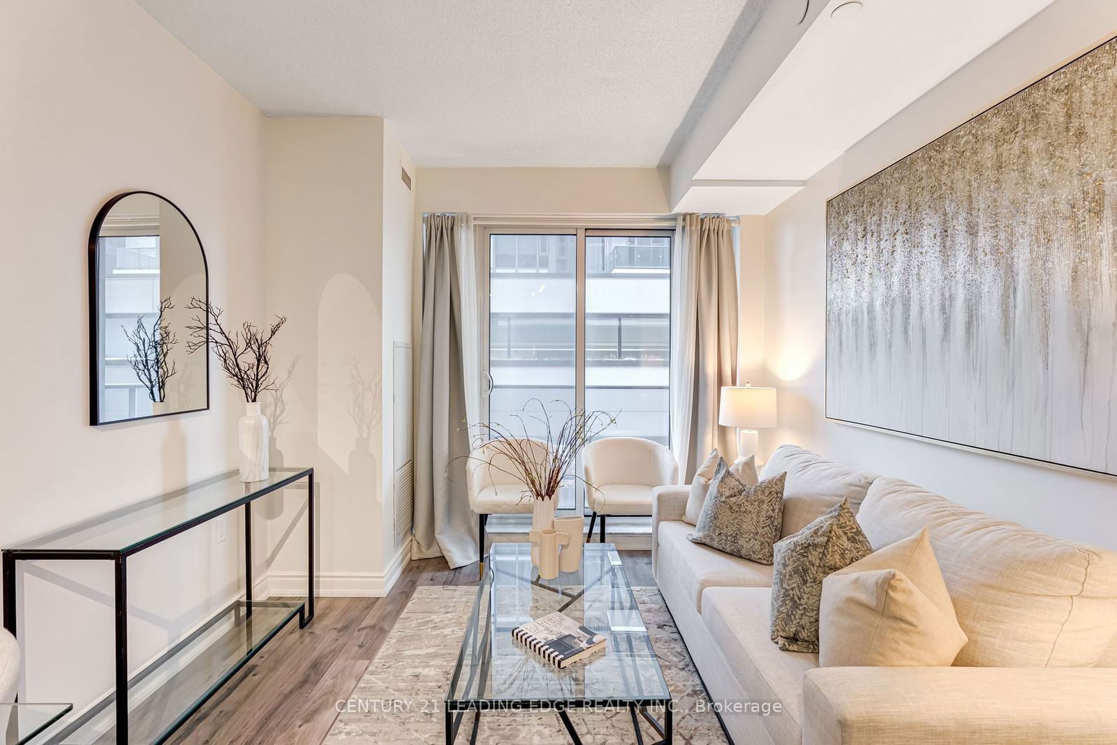 9608 Yonge St, unit 203 for sale