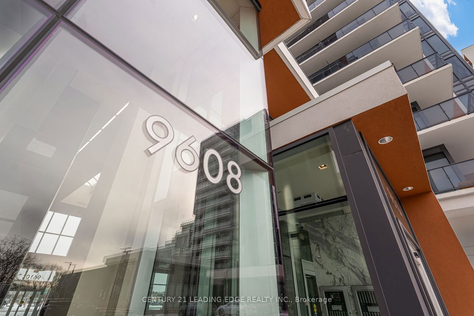 9608 Yonge St, unit 203 for sale