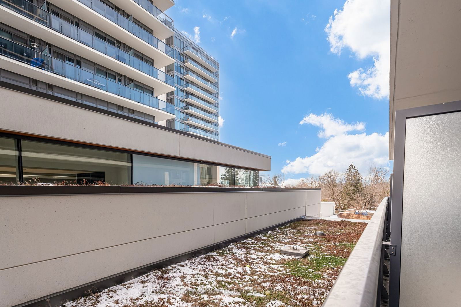 9608 Yonge St, unit 203 for sale