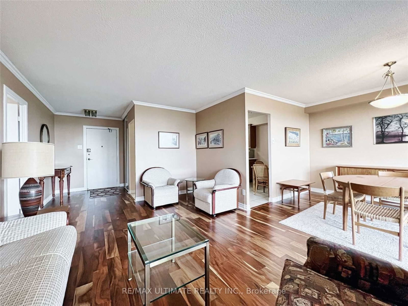 8111 Yonge St, unit 912 for sale