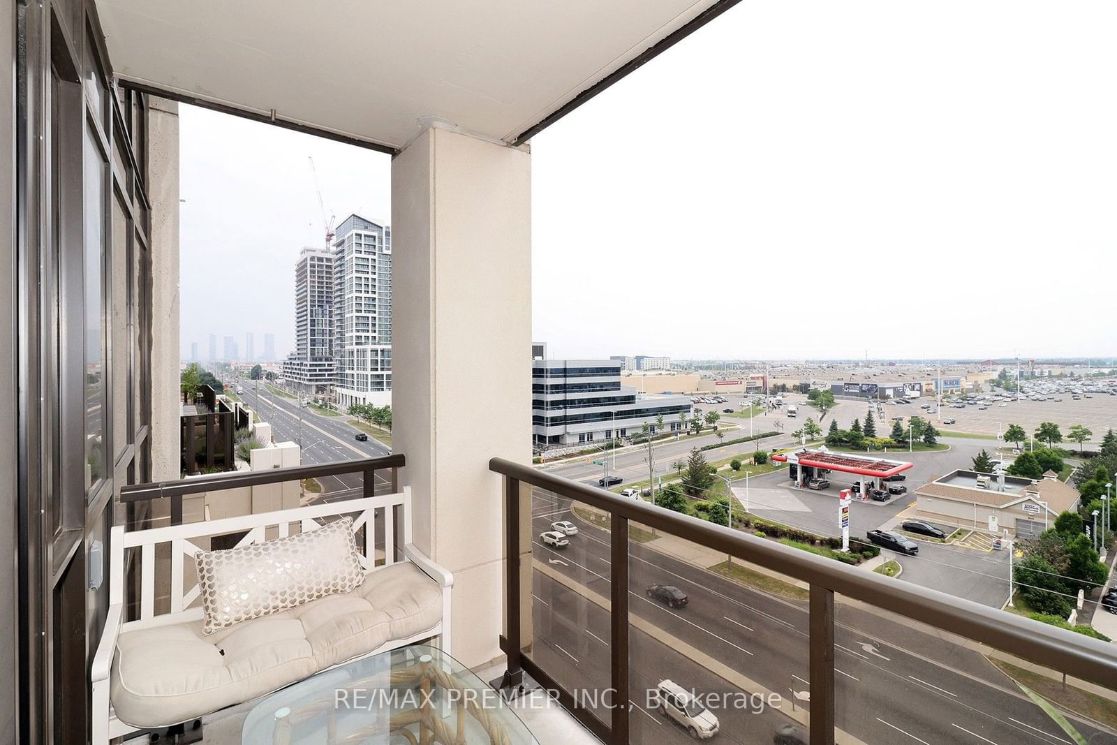 9085 Jane St, unit 809 for rent