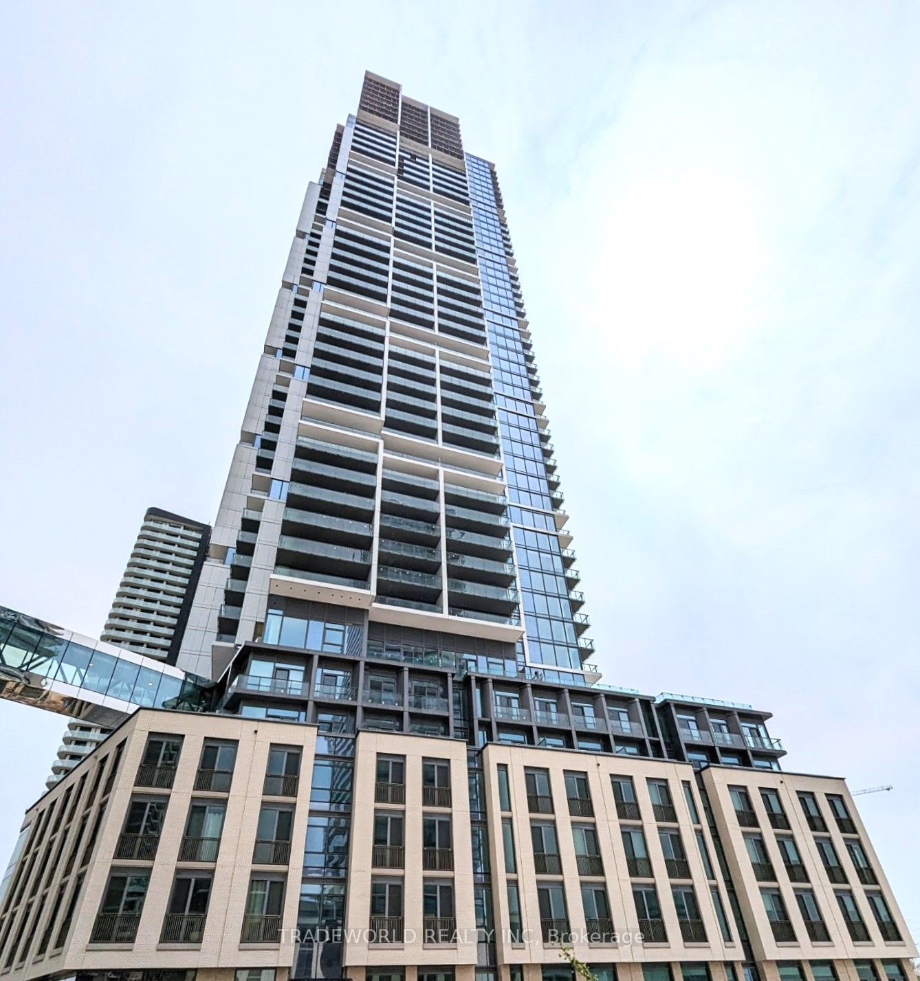 7890 Jane St, unit 2206 for rent