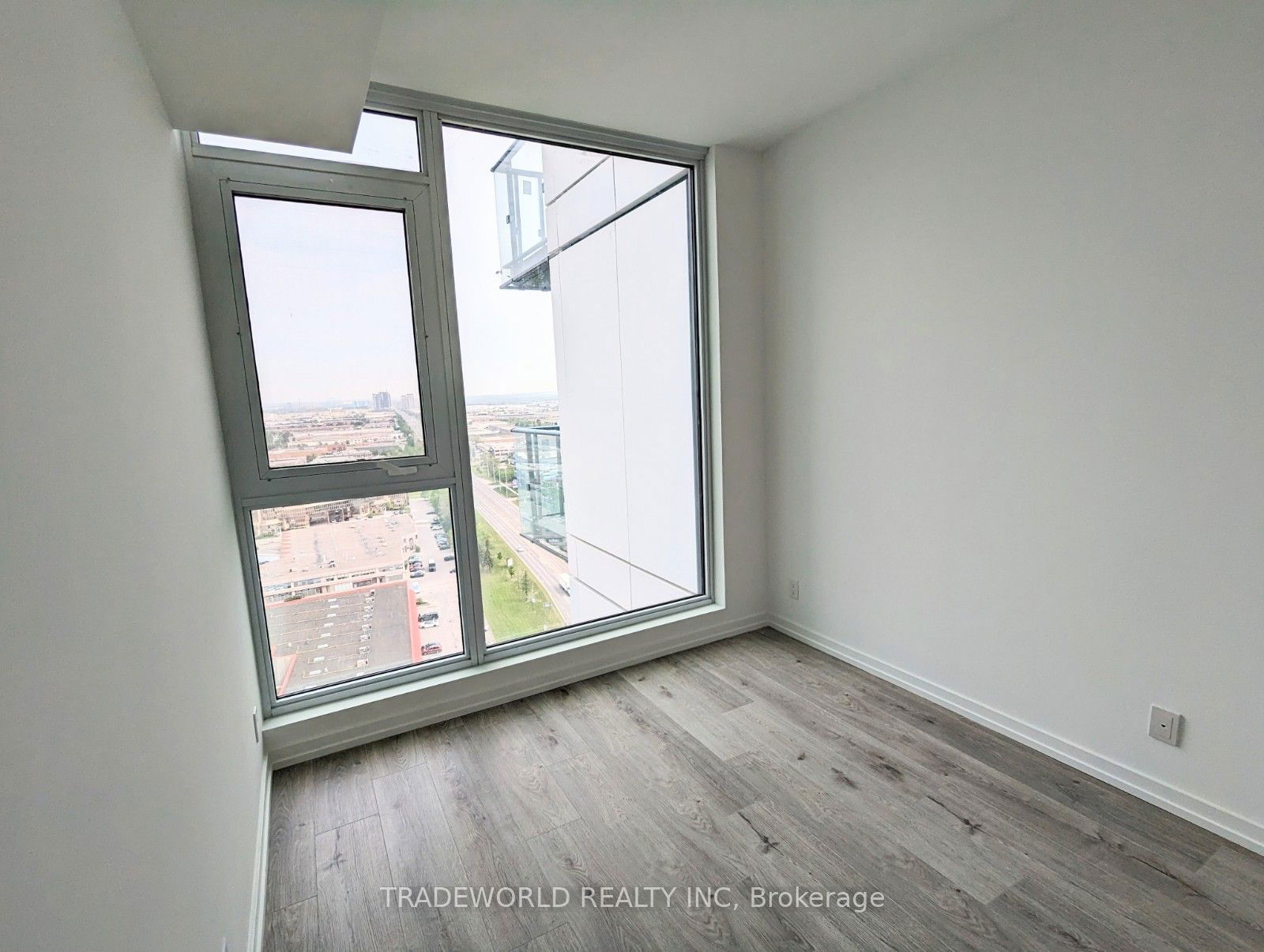 7890 Jane St, unit 2206 for rent