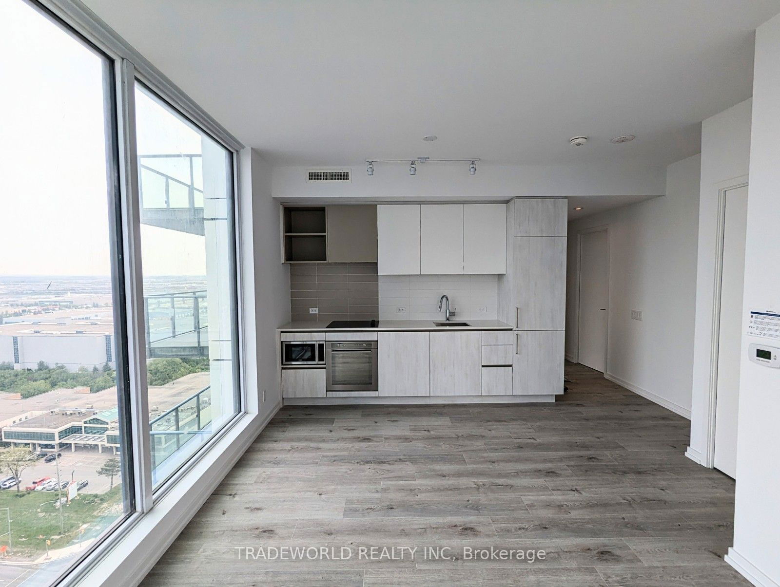 7890 Jane St, unit 2206 for rent