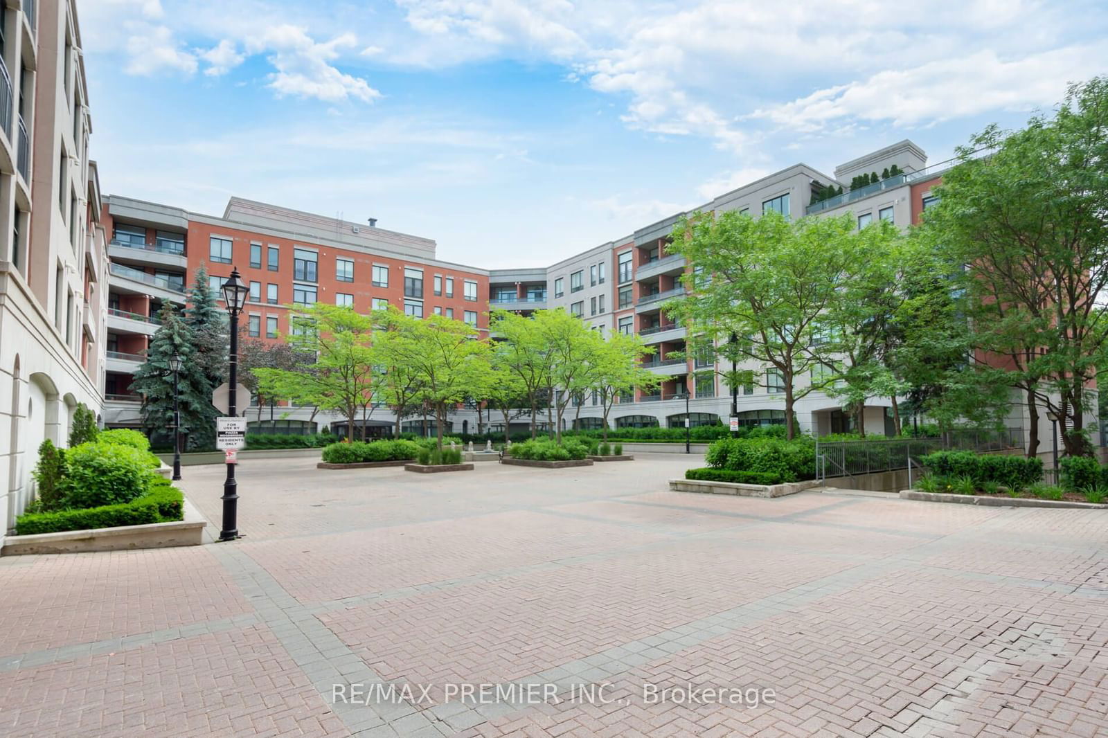 Piazza Woodbridge Condos, Vaughan, Toronto