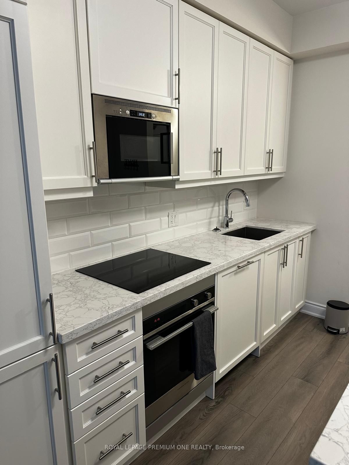 9085 Jane St, unit 402 for rent