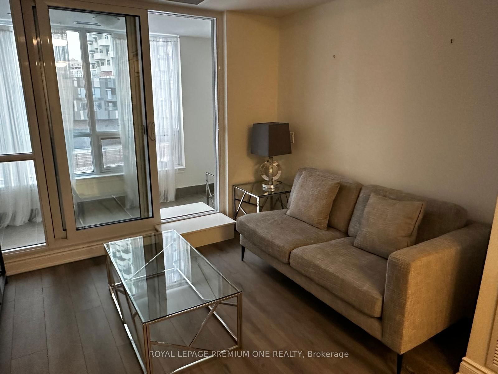 9085 Jane St, unit 402 for rent