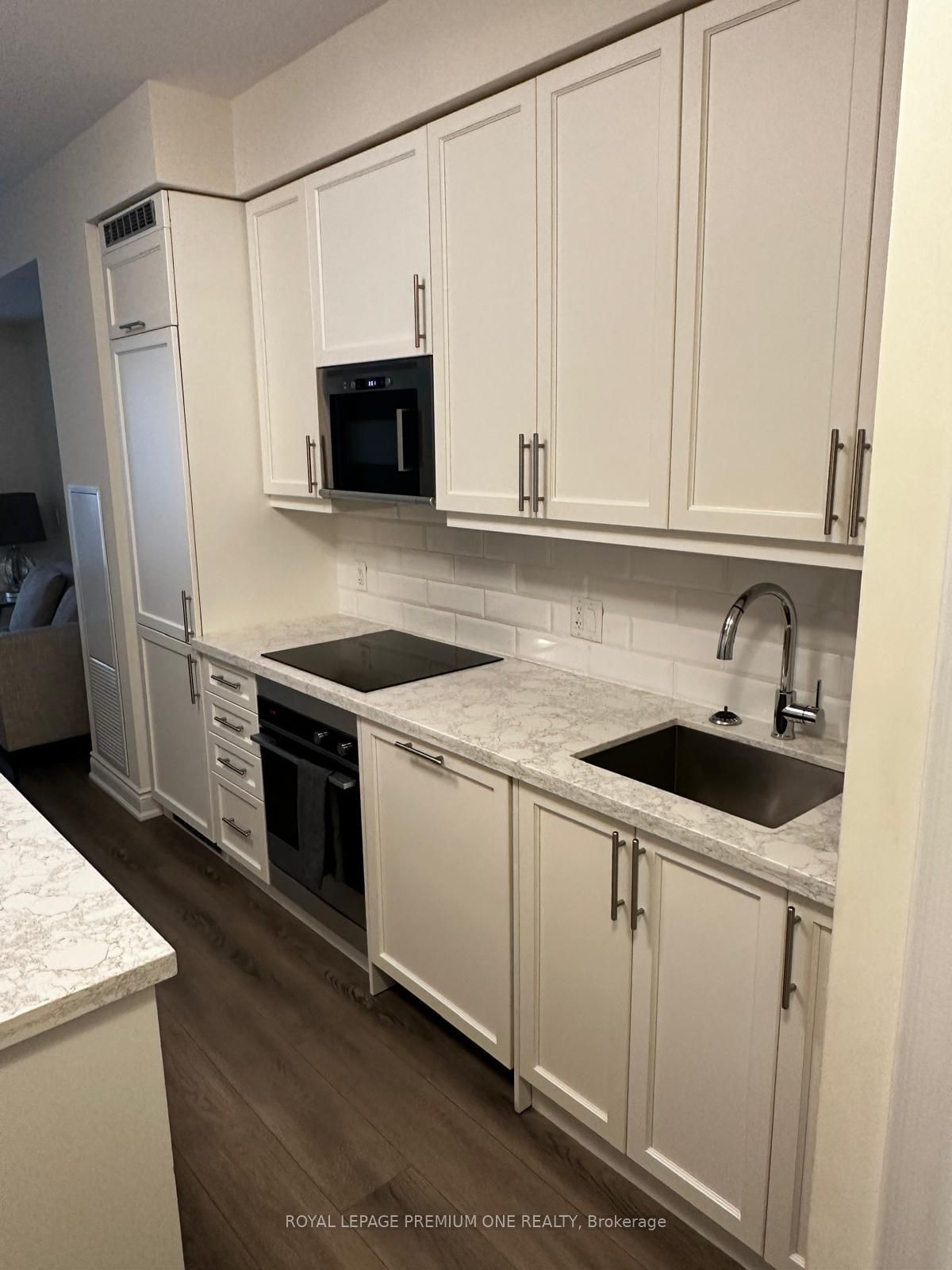 9085 Jane St, unit 402 for rent