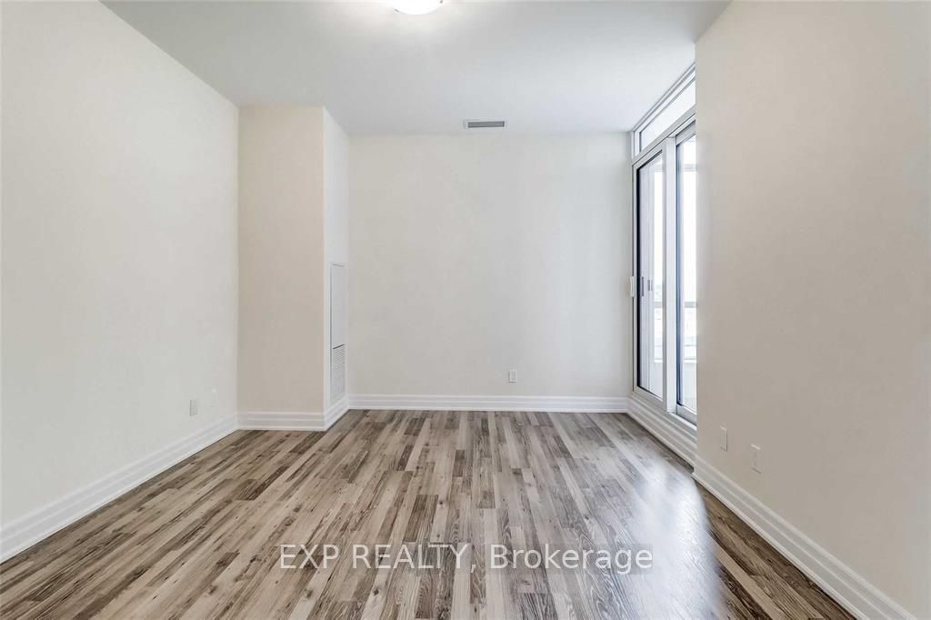 9085 Jane St, unit 220 for rent