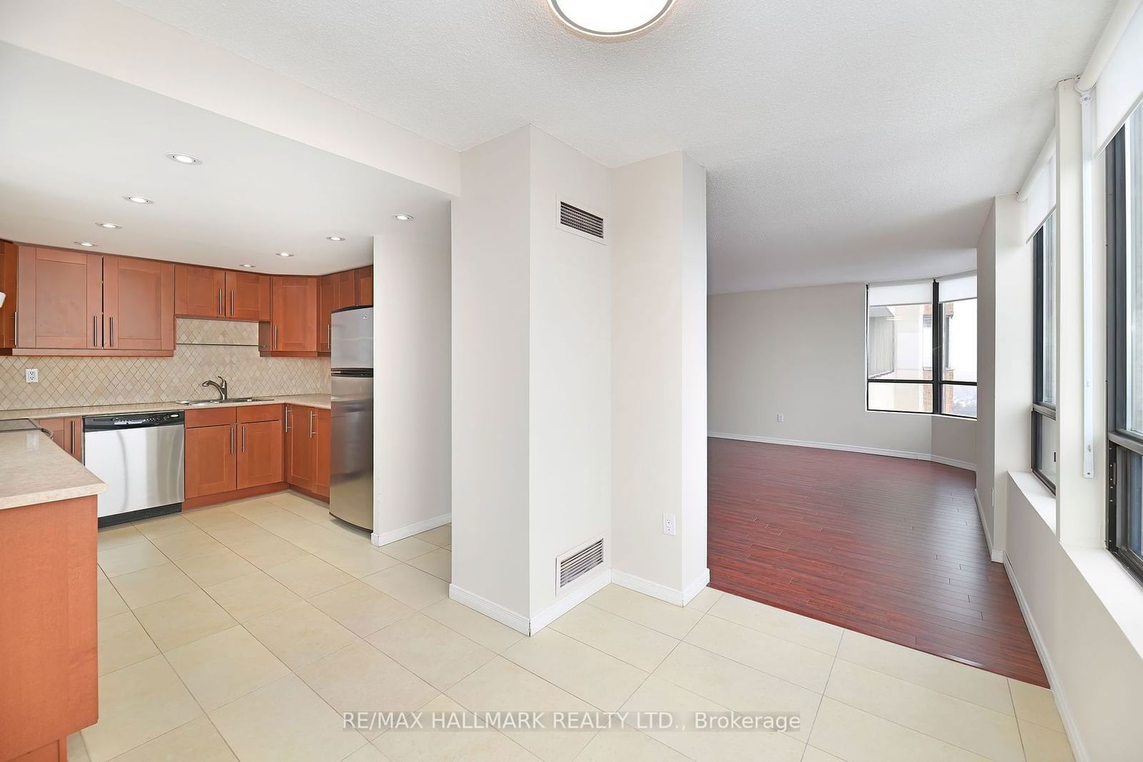 7601 Bathurst St, unit 1104 for rent