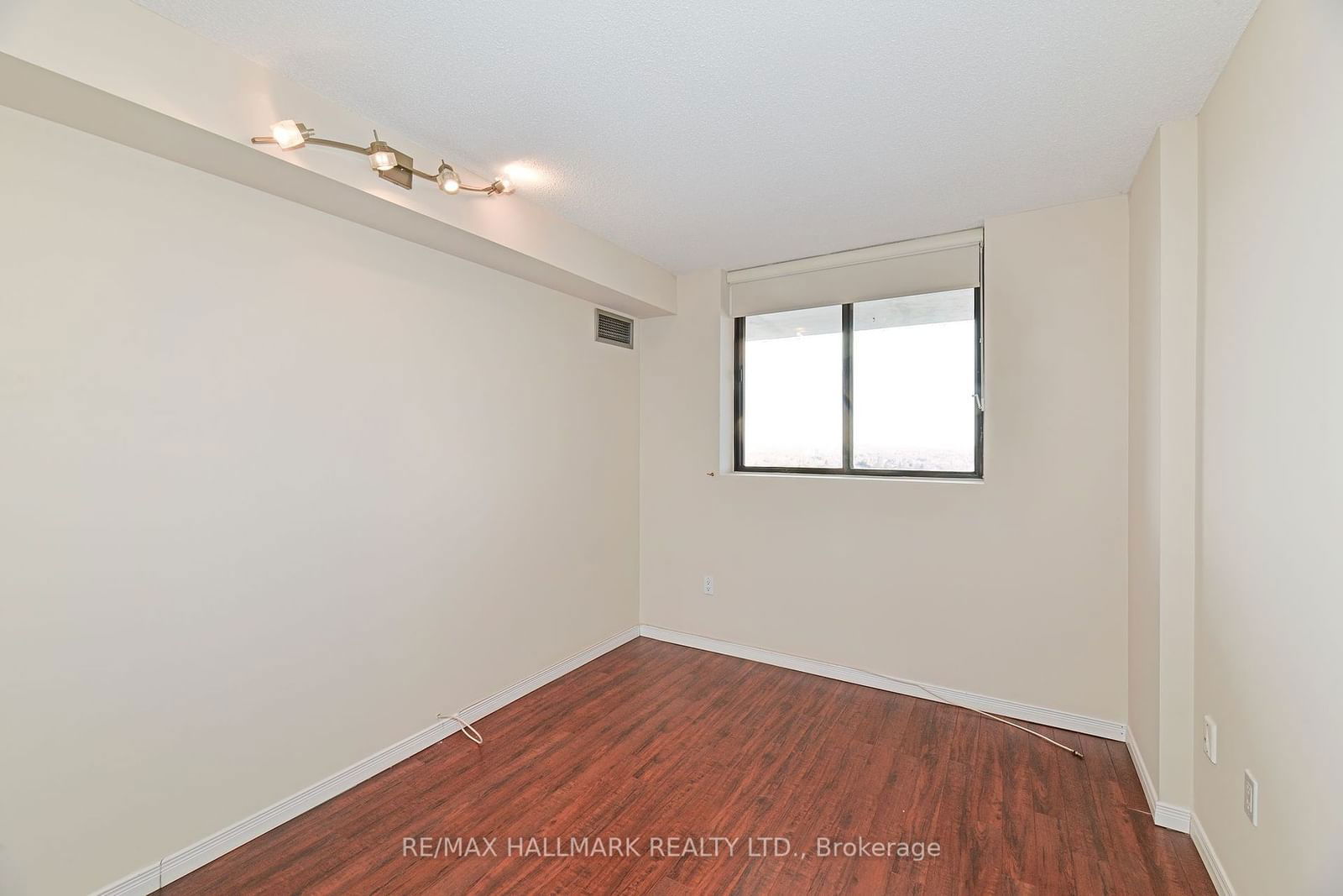 7601 Bathurst St, unit 1104 for rent