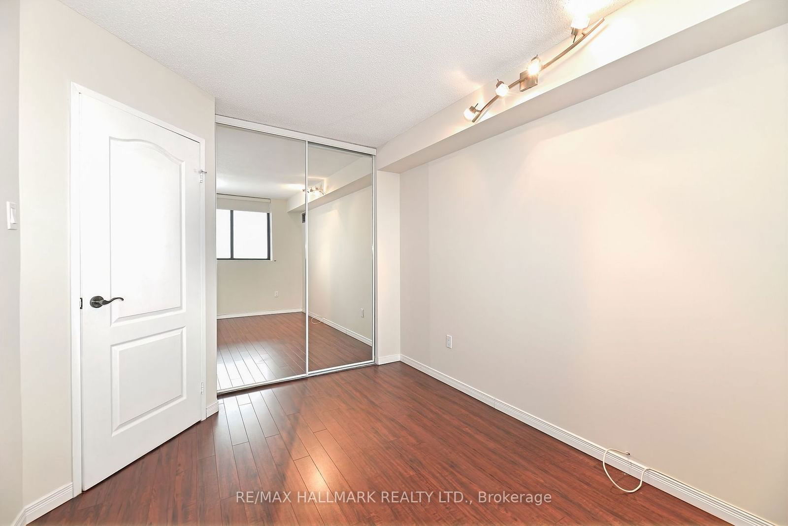 7601 Bathurst St, unit 1104 for rent