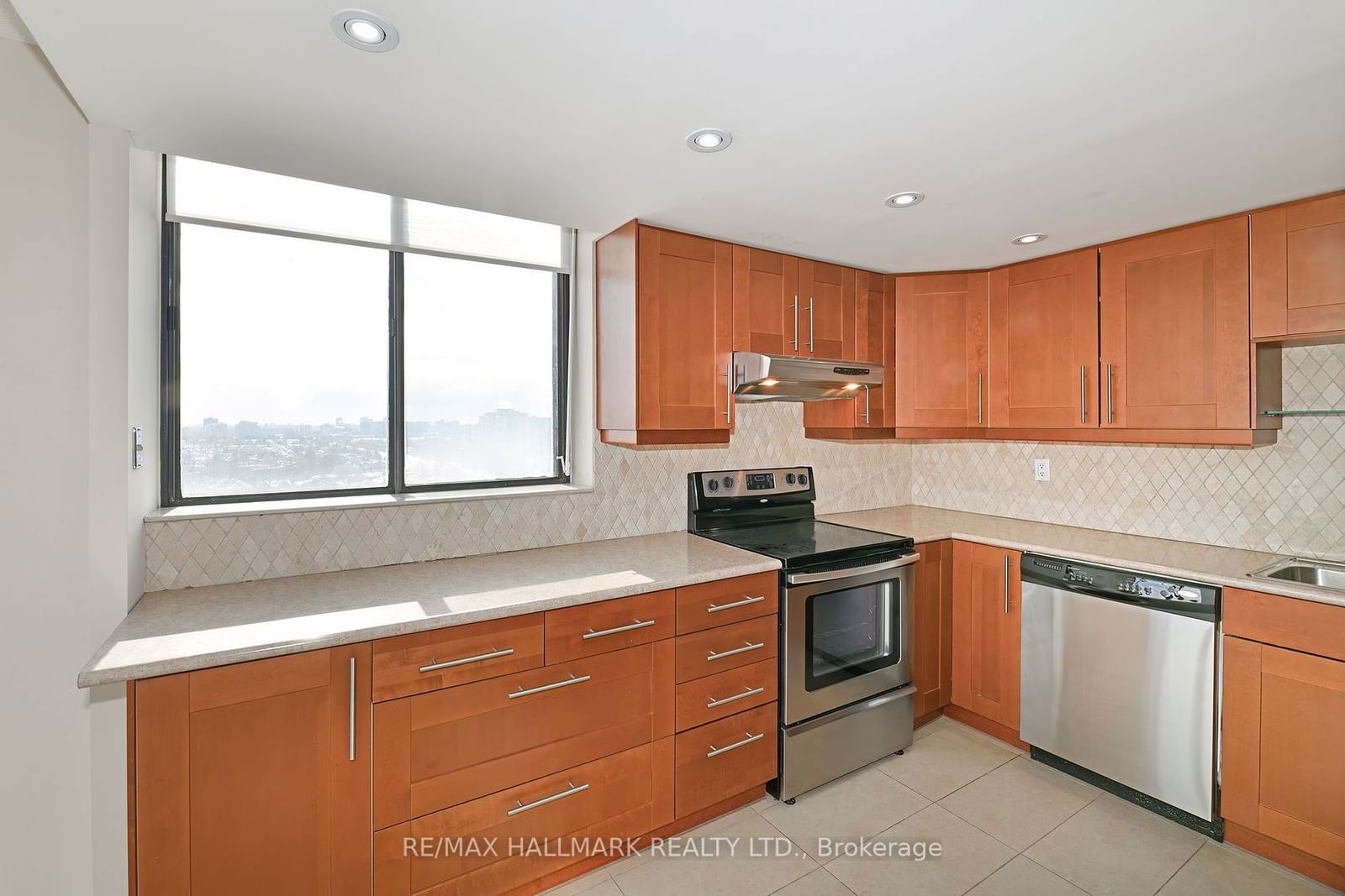 7601 Bathurst St, unit 1104 for rent