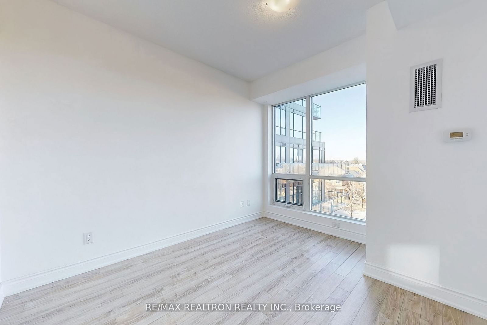 9088 Yonge St, unit 302A for sale