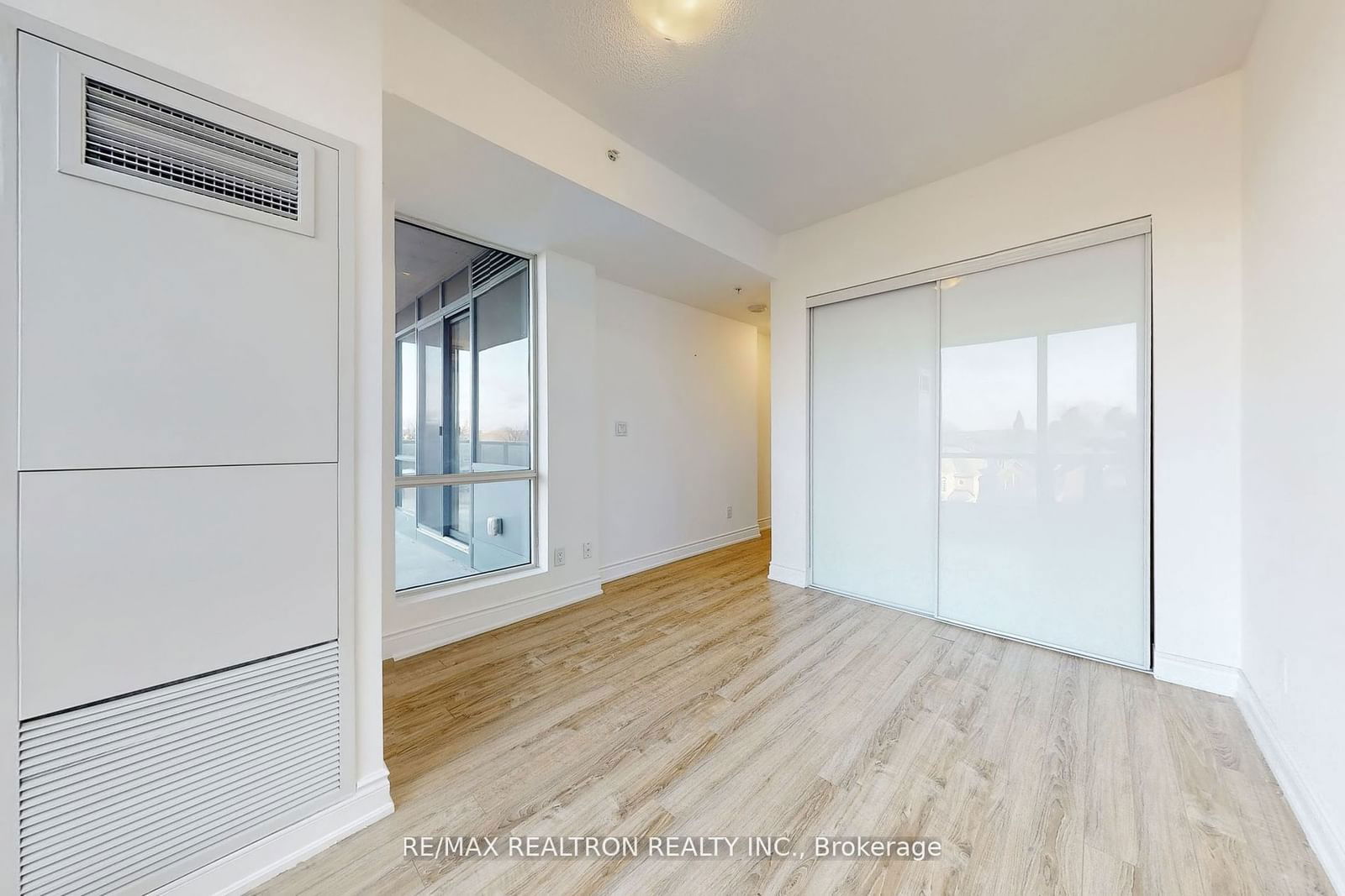 9088 Yonge St, unit 302A for sale