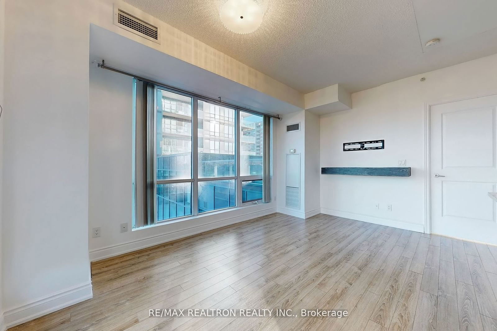 9088 Yonge St, unit 302A for sale