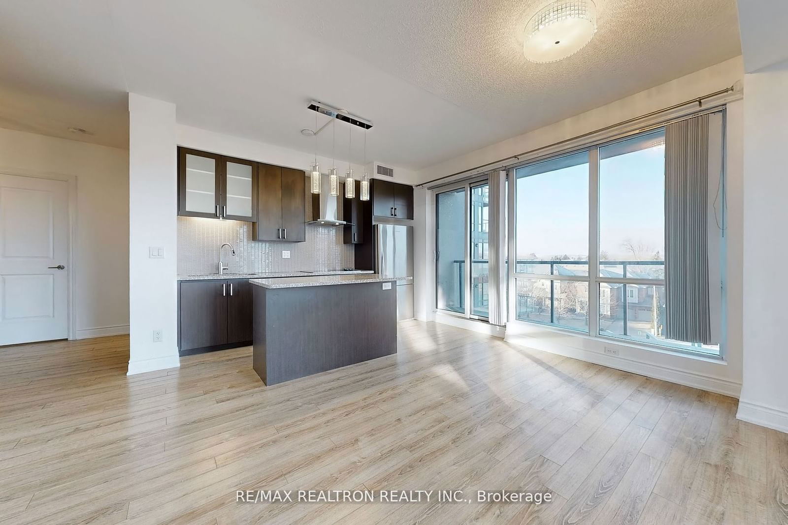 9088 Yonge St, unit 302A for sale