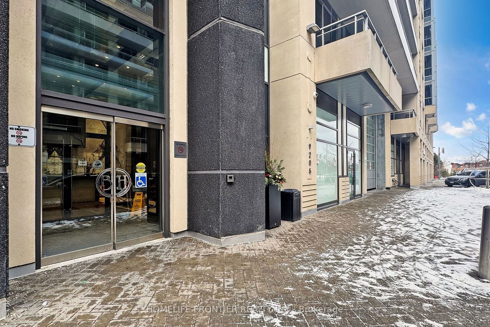 9205 Yonge St, unit 211NE for sale