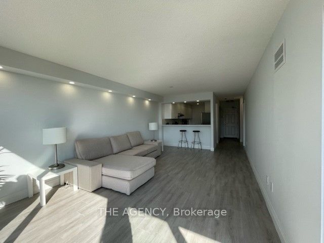 309 Major Mackenzie Dr, unit 810 for rent