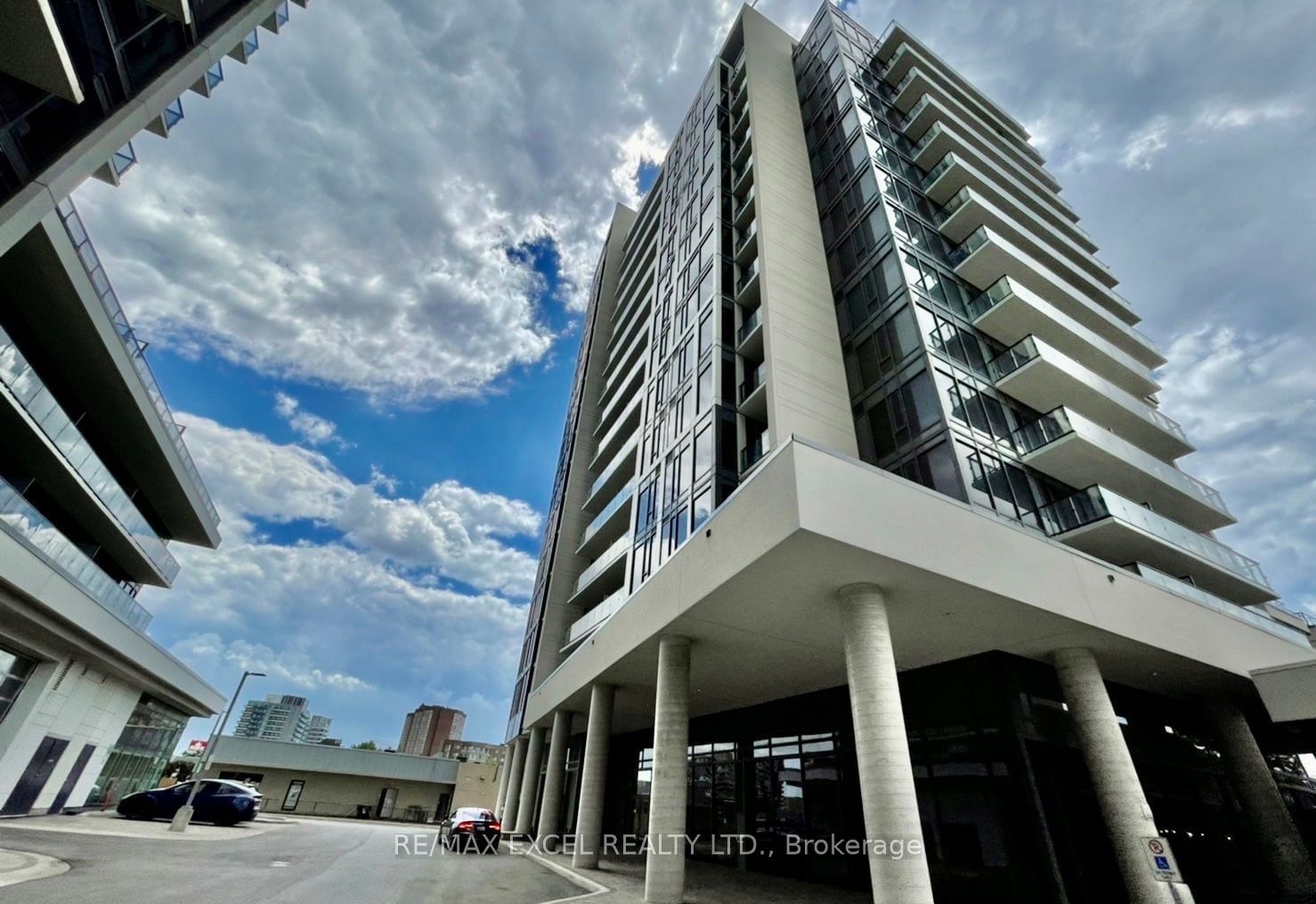 9618 Yonge St, unit 709 for rent