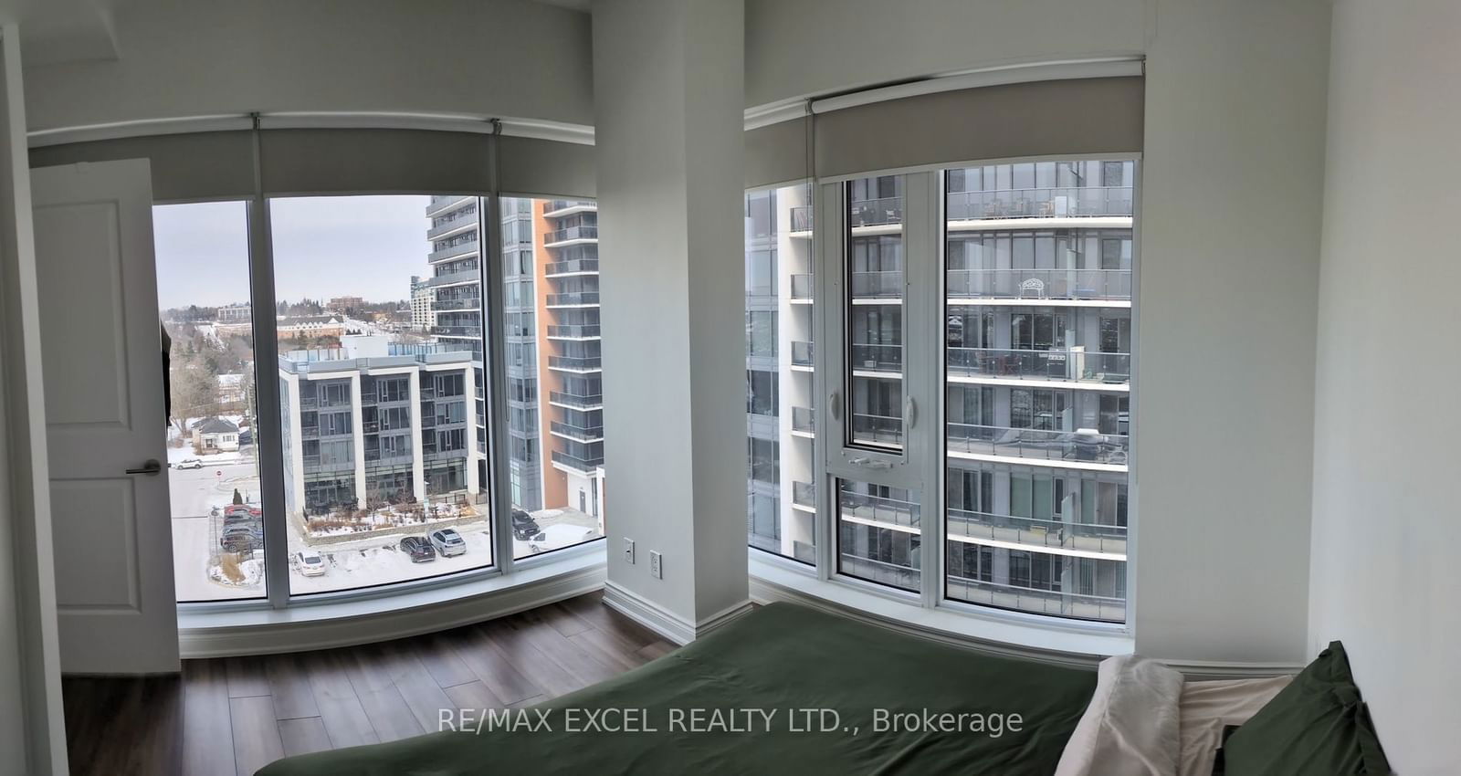 9618 Yonge St, unit 709 for rent