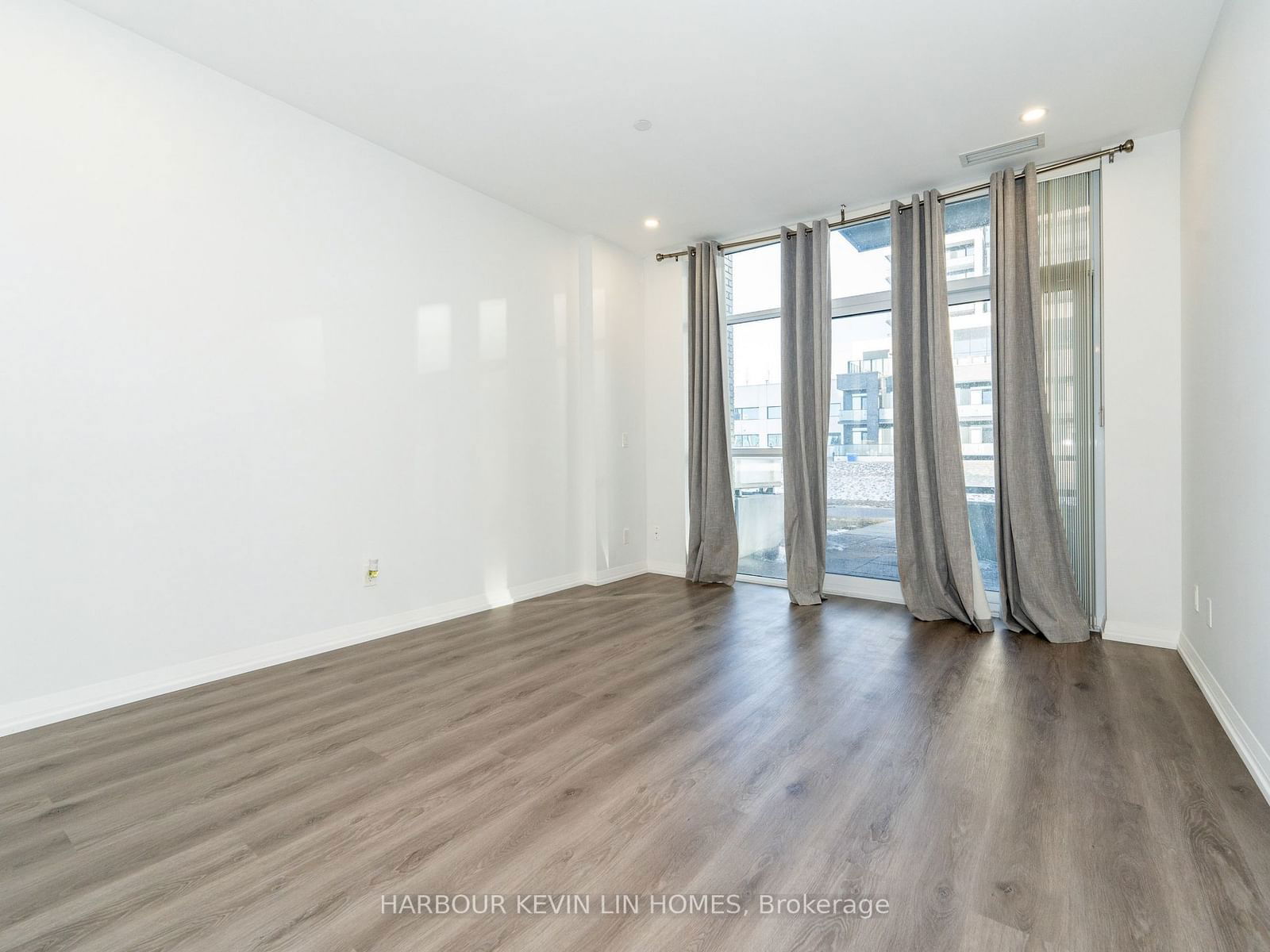 65 Oneida Cres, unit 102 for rent