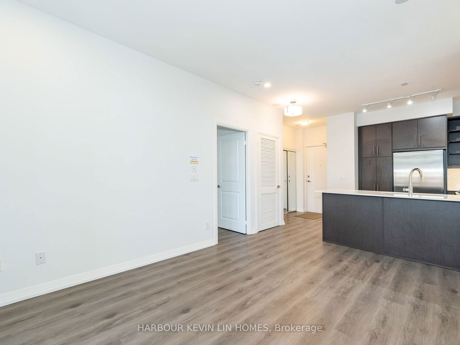 65 Oneida Cres, unit 102 for rent