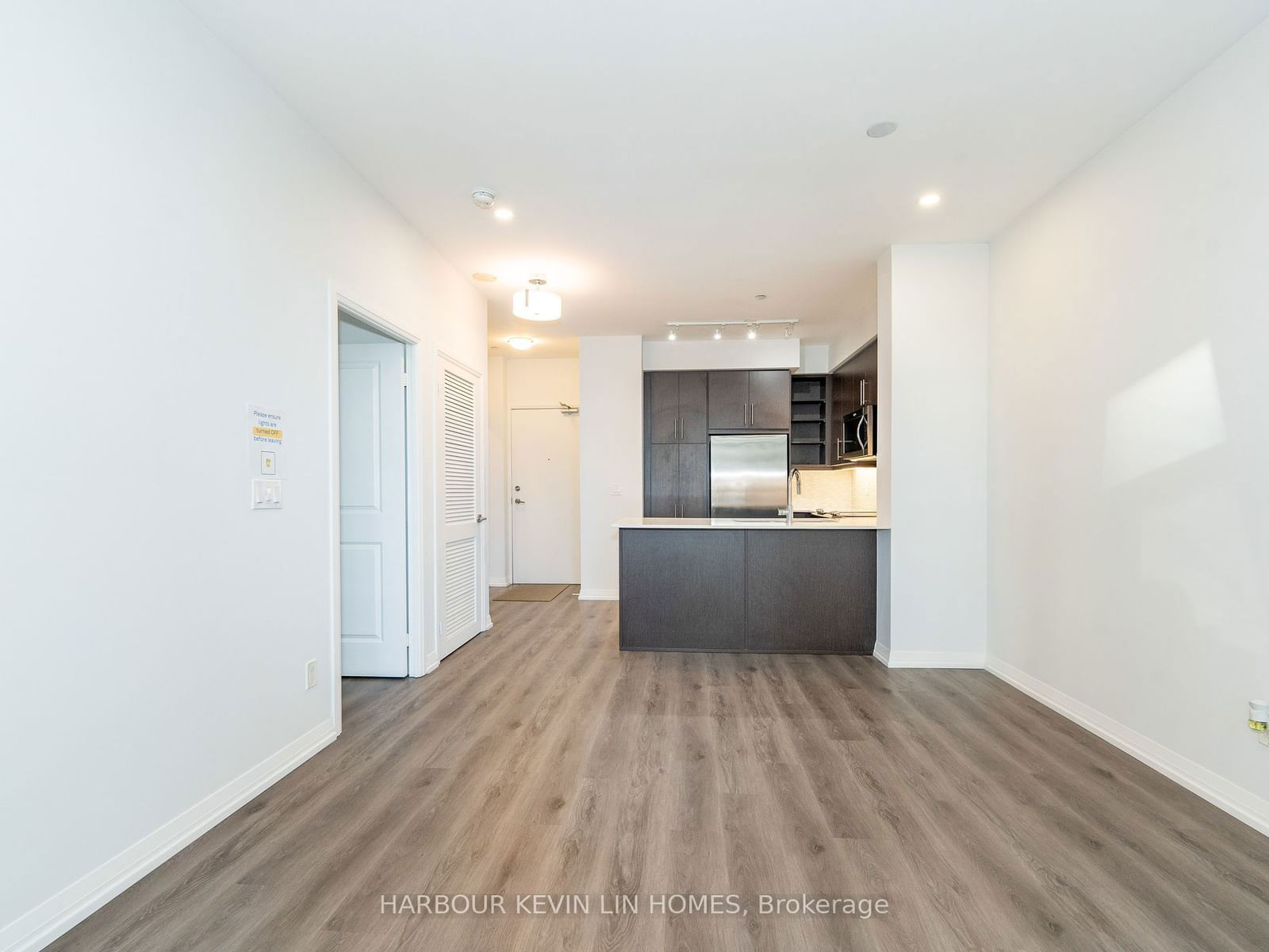 65 Oneida Cres, unit 102 for rent