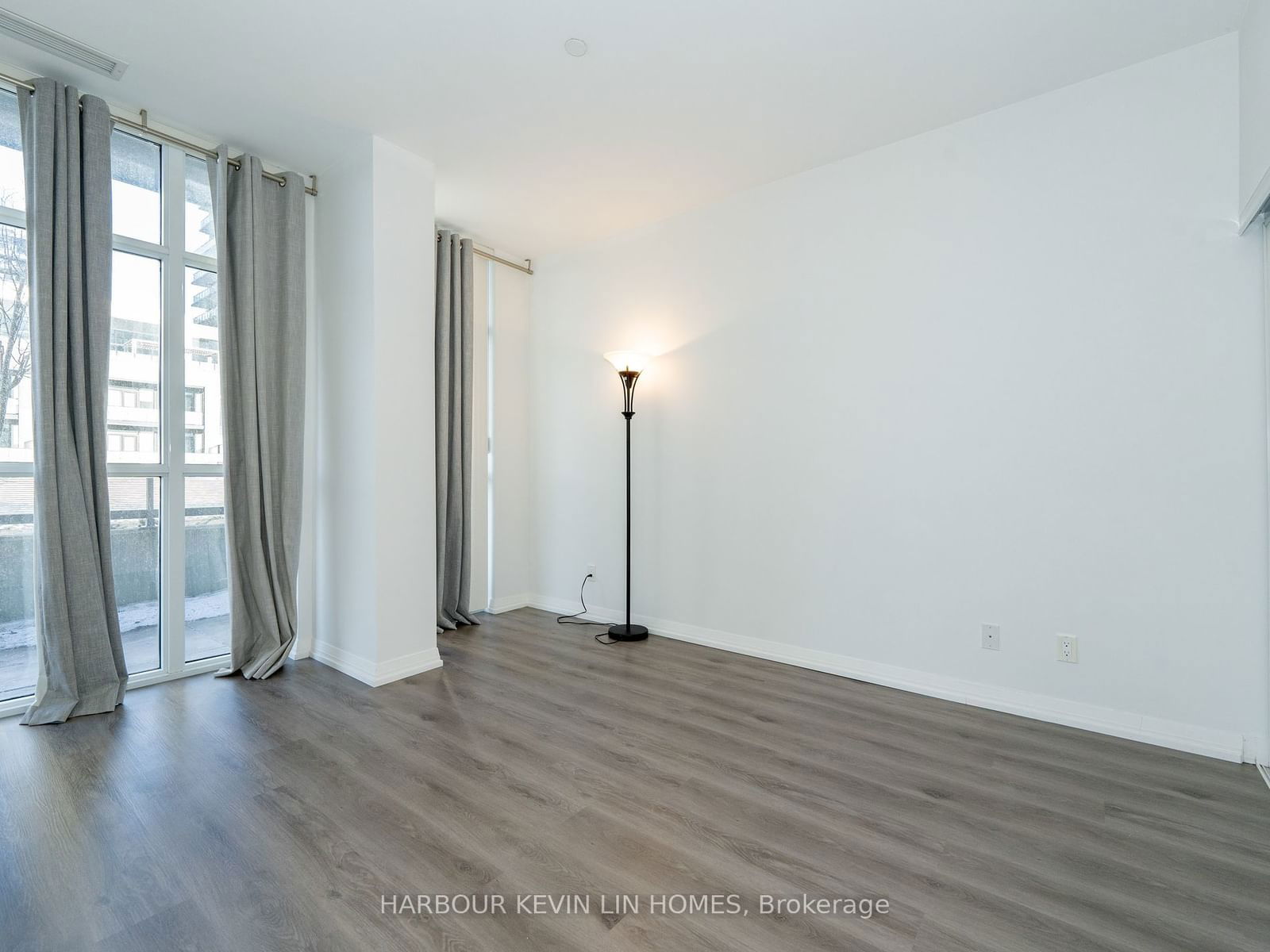 65 Oneida Cres, unit 102 for rent