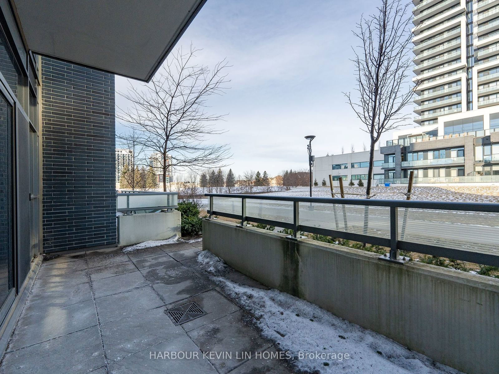 65 Oneida Cres, unit 102 for rent